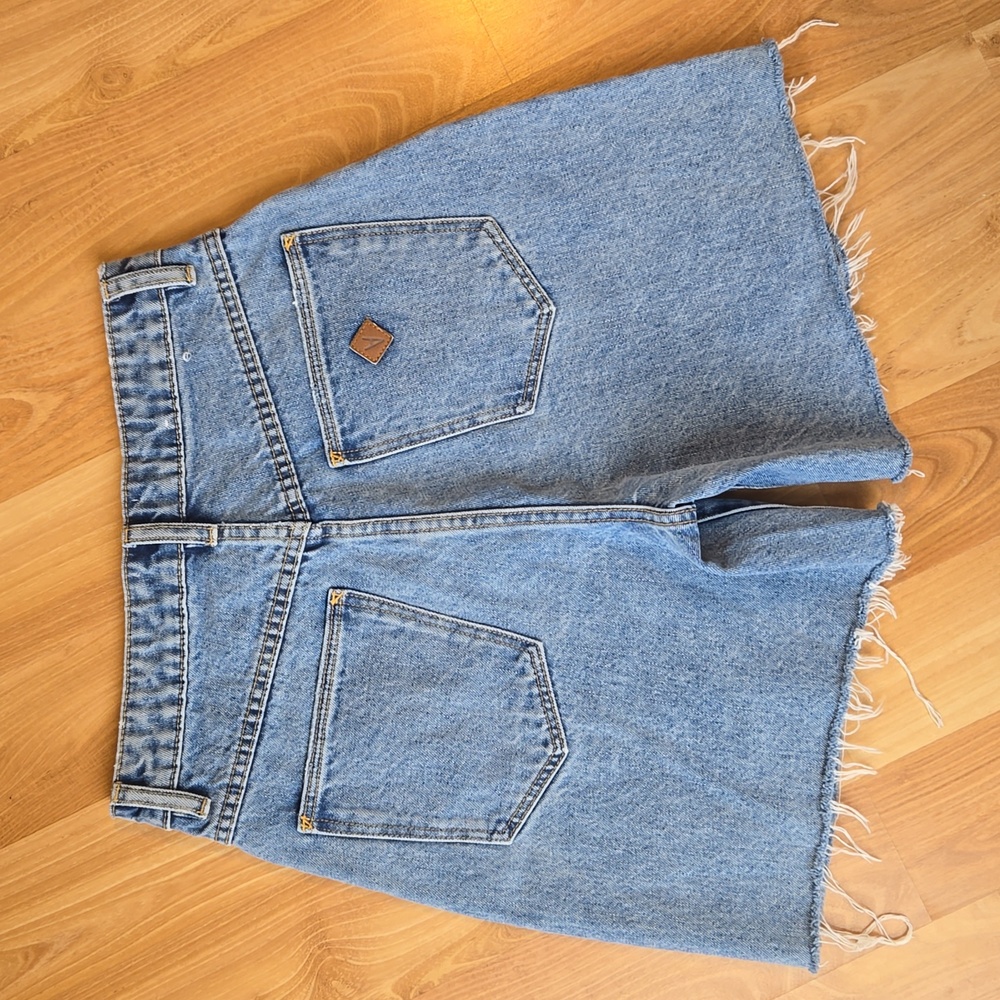 Abrand "Carrie" Jean Shorts - Picture 7 of 9